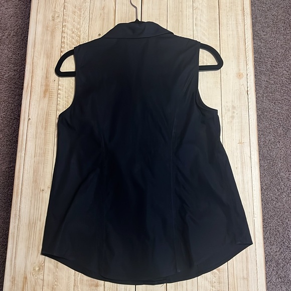 Chico’s size 0 no iron black sleeveless button down top. - Picture 3 of 3